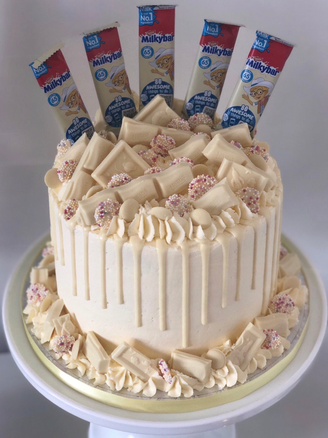 Milkybar drip cake