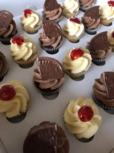 Load image into Gallery viewer, Mini cupcakes
